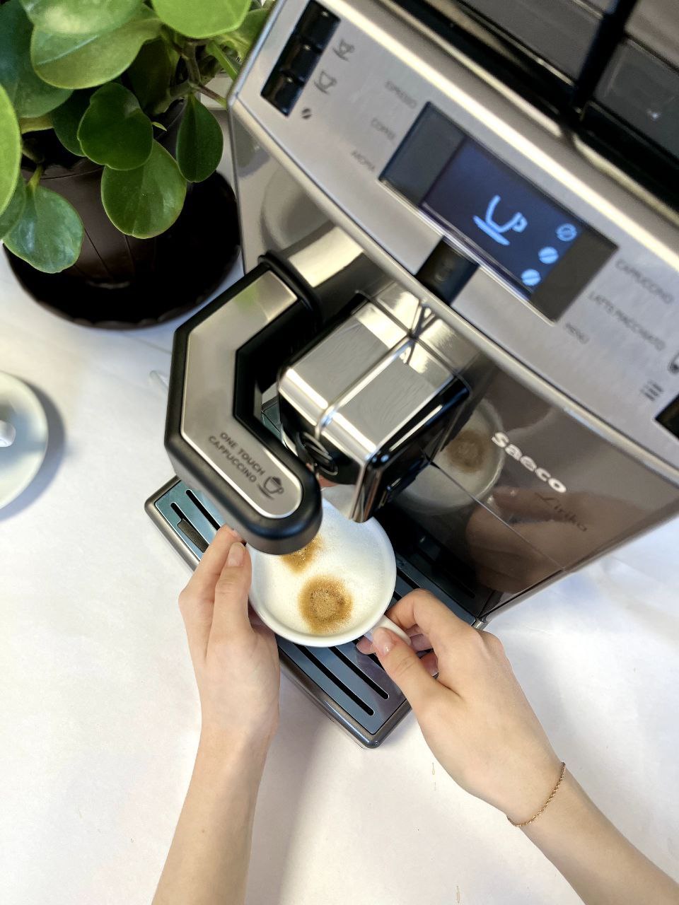 Автоматическая кофемашина Lirika One Touch Cappuccino V4